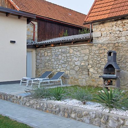 Guesthouse L&K Brinje エクステリア 写真