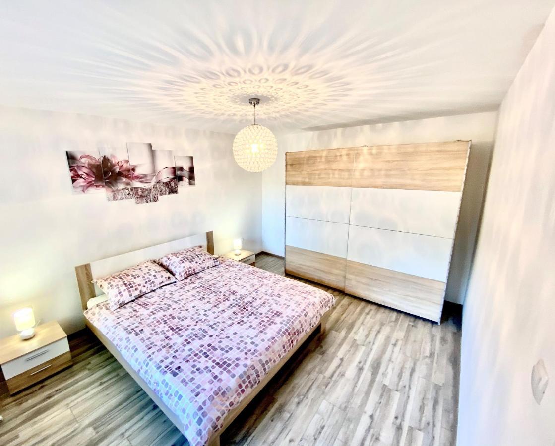 Guesthouse L&K Brinje エクステリア 写真