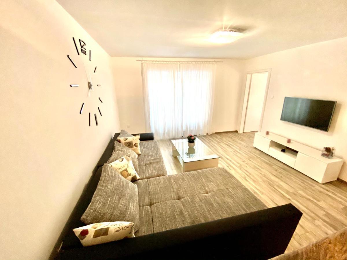 Guesthouse L&K Brinje エクステリア 写真