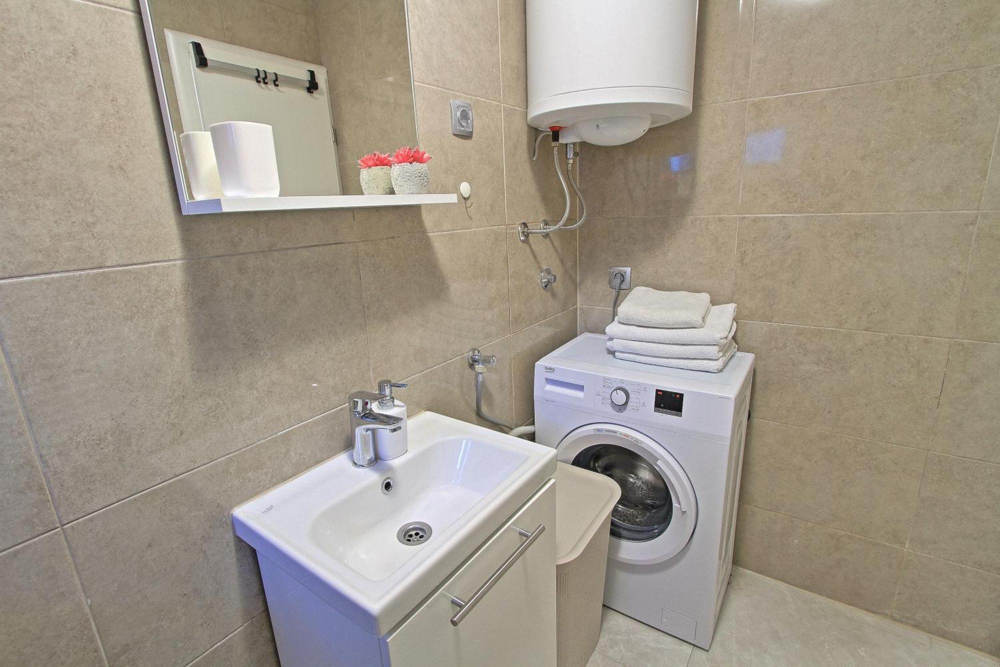 Guesthouse L&K Brinje エクステリア 写真